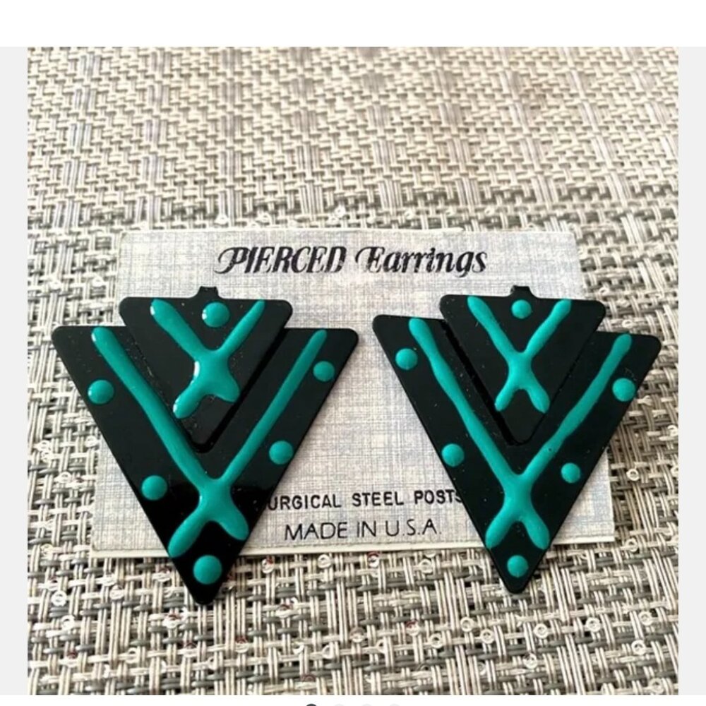 Adorable Retro Funky Chunky Vintage Pierced Earrings Black & Green Enamel